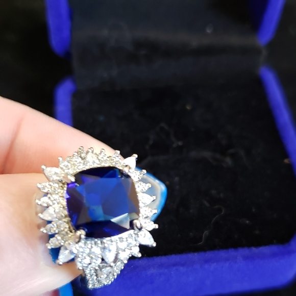 New Gorgeous 925 Emerald cut sapphire ring - Picture 7 of 8